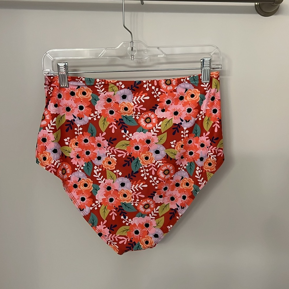 Underwire swim top and high waisted bottoms. NWOT - Picture 8 of 9